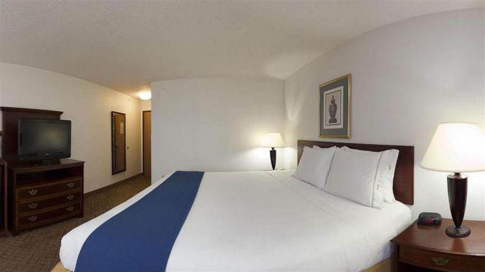 Holiday Inn Express & Suites Alliance By Ihg Экстерьер фото