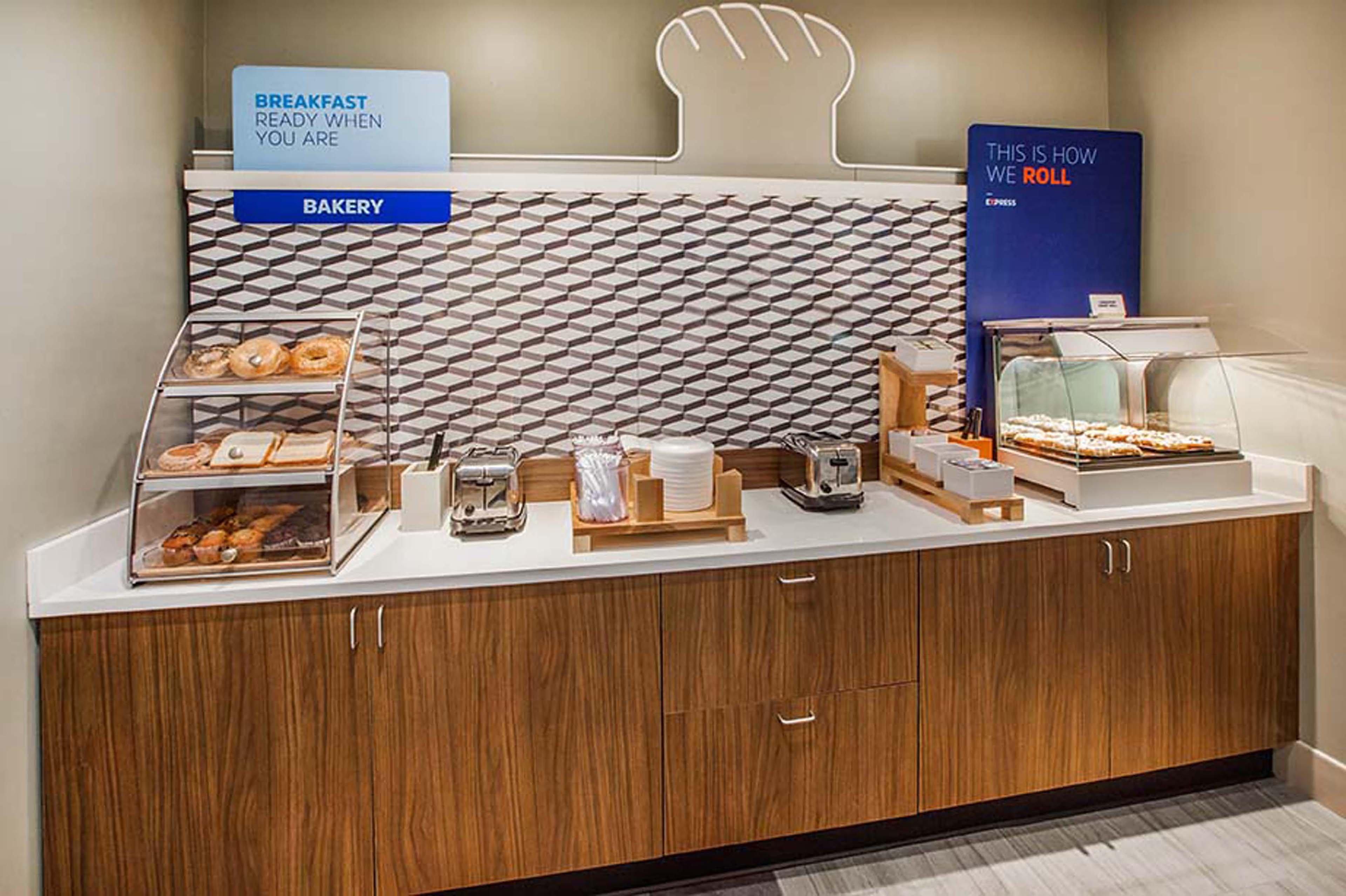 Holiday Inn Express & Suites Alliance By Ihg Экстерьер фото