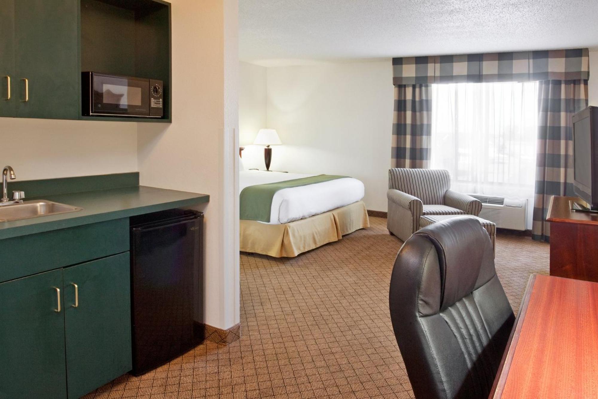 Holiday Inn Express & Suites Alliance By Ihg Экстерьер фото