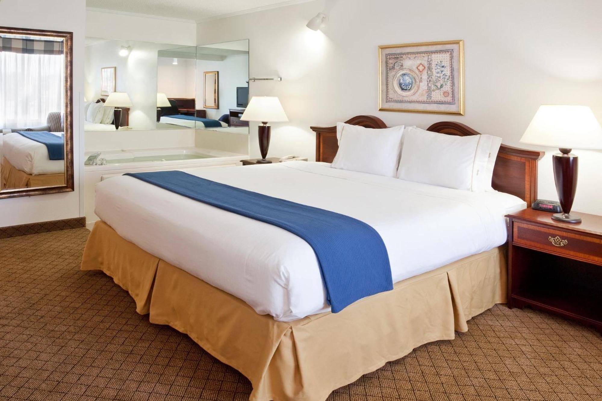 Holiday Inn Express & Suites Alliance By Ihg Экстерьер фото