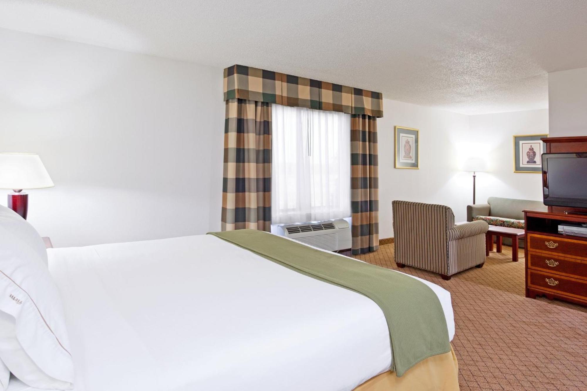 Holiday Inn Express & Suites Alliance By Ihg Экстерьер фото