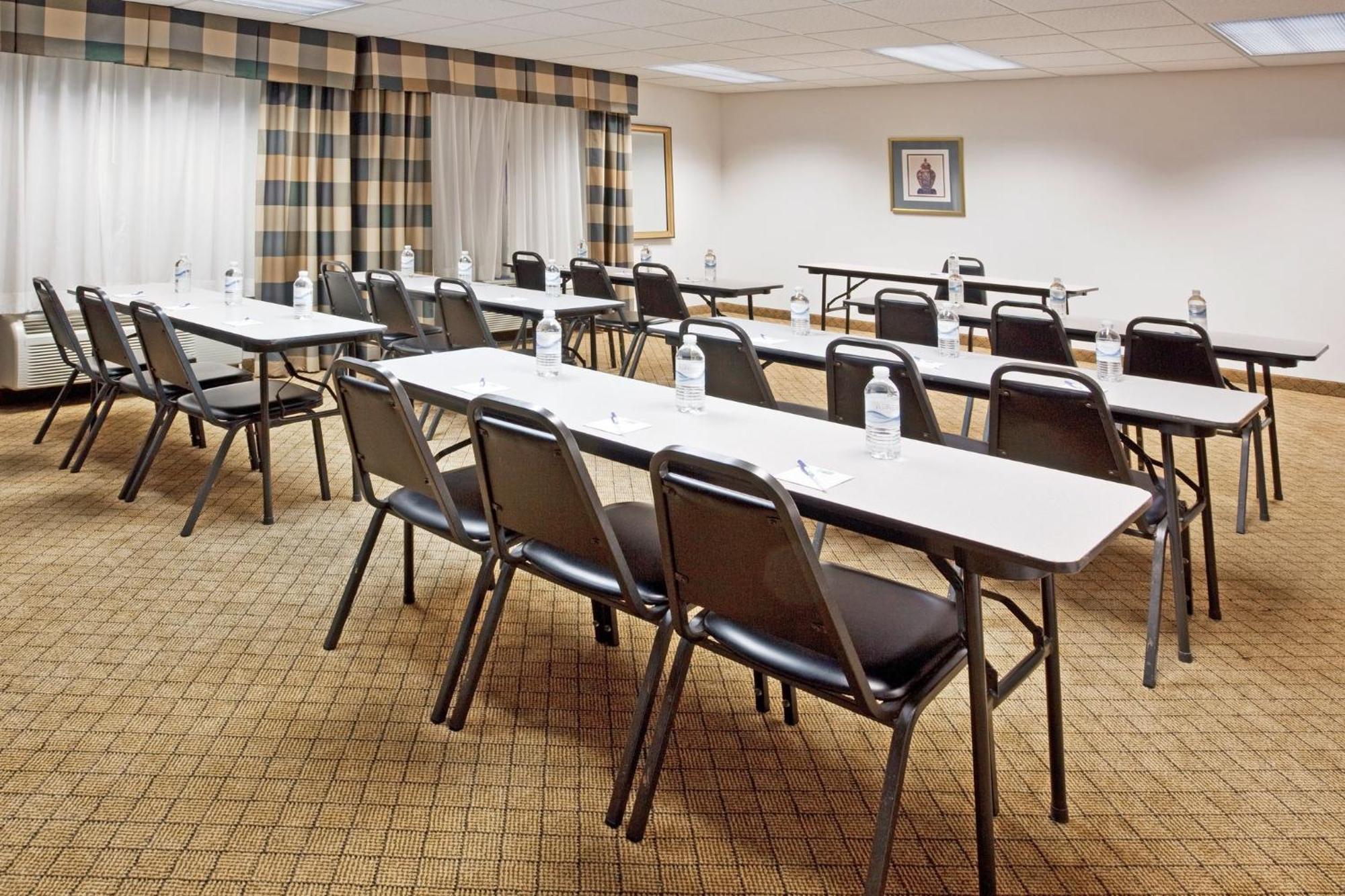 Holiday Inn Express & Suites Alliance By Ihg Экстерьер фото