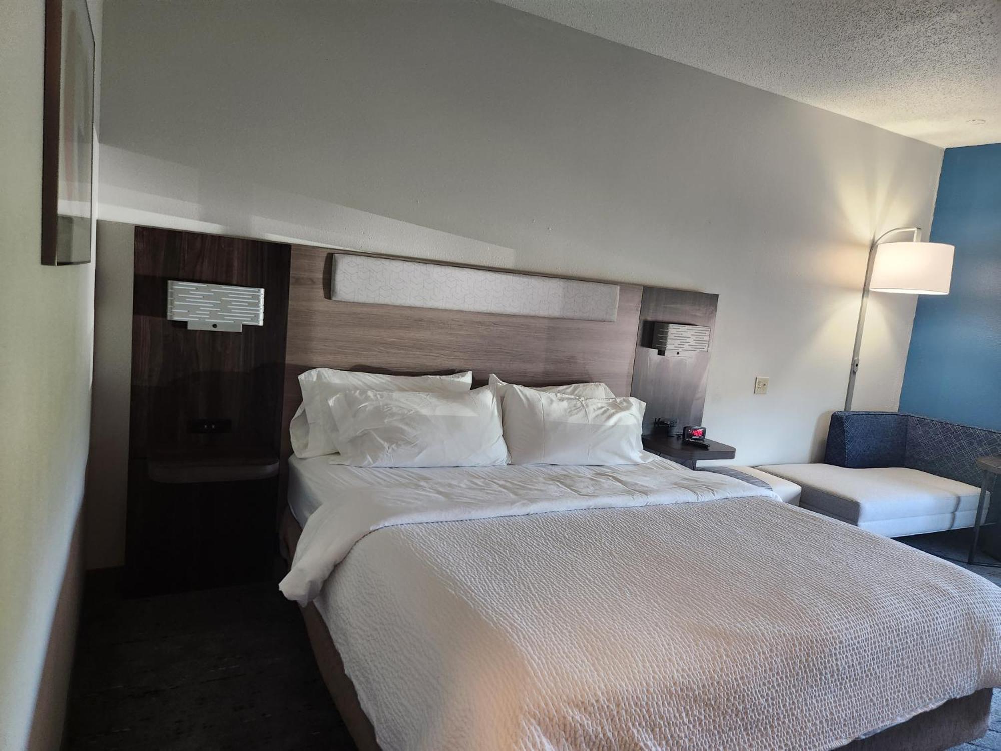 Holiday Inn Express & Suites Alliance By Ihg Экстерьер фото