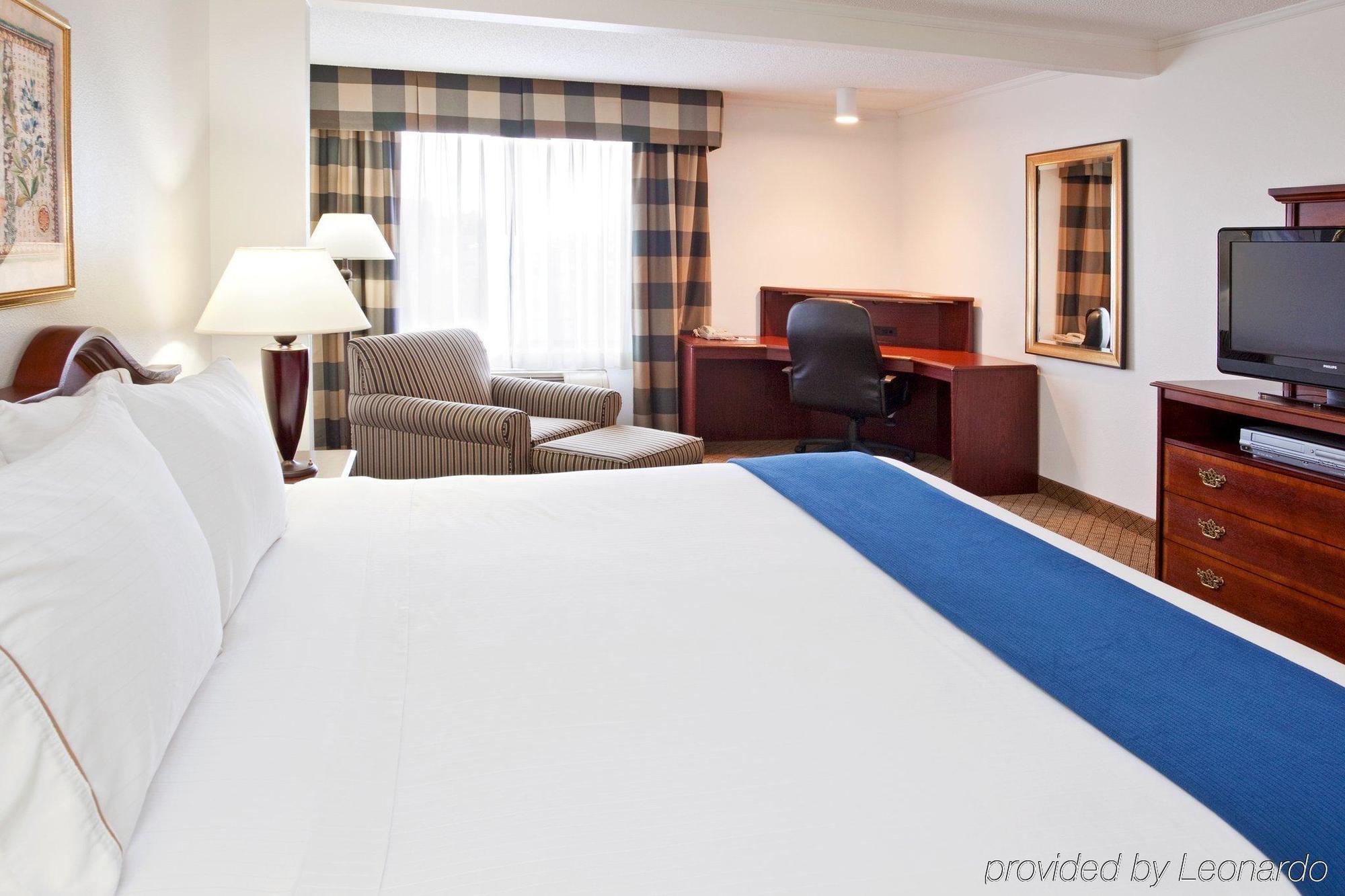 Holiday Inn Express & Suites Alliance By Ihg Номер фото
