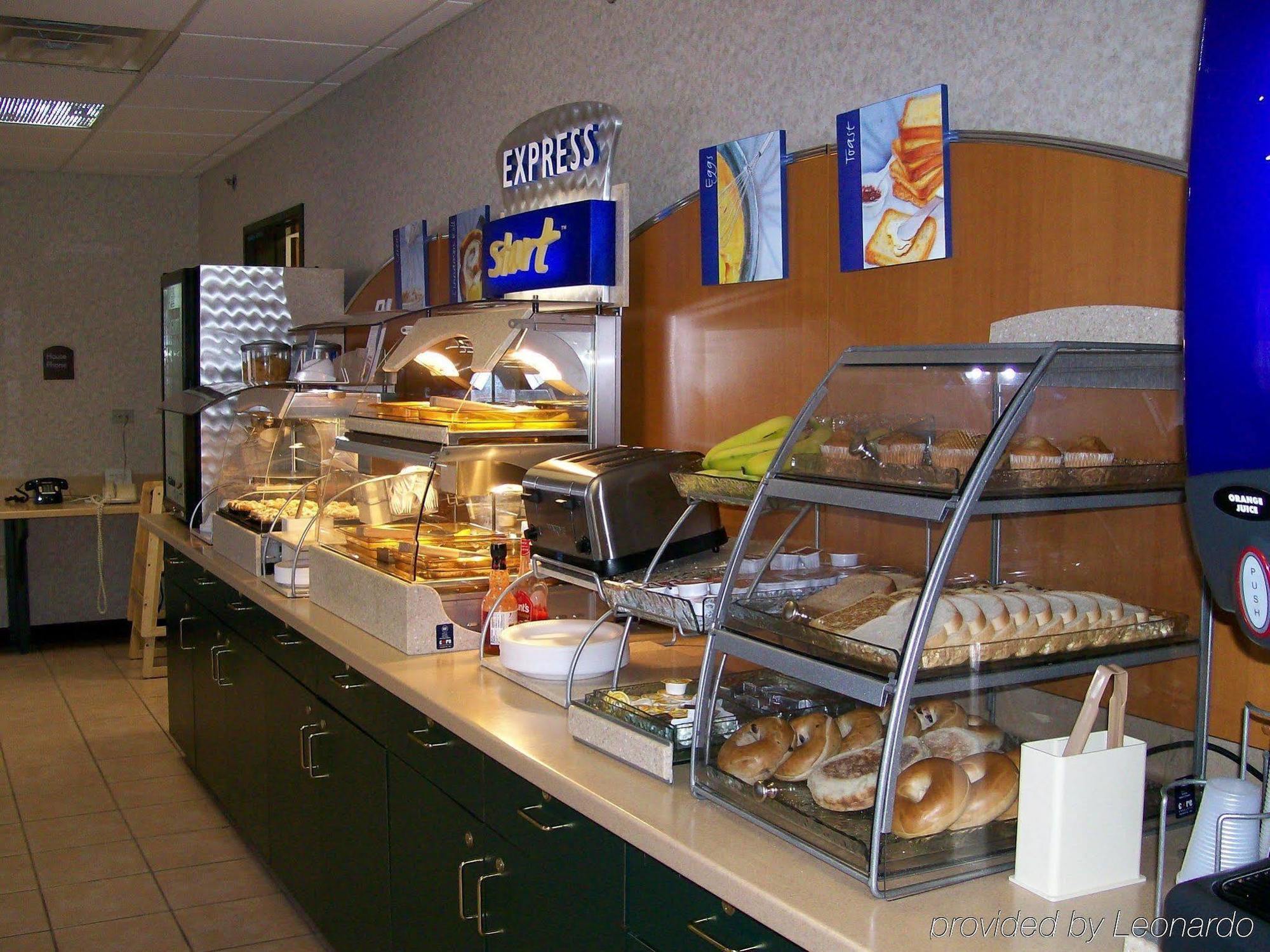 Holiday Inn Express & Suites Alliance By Ihg Экстерьер фото